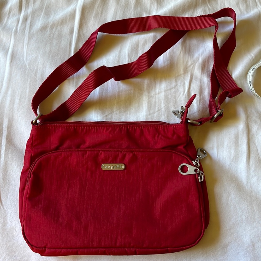 NWOT baggallini crossbody bag, never used